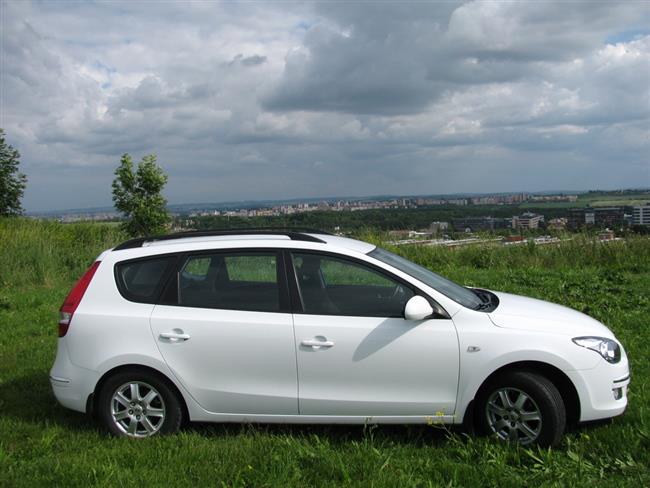 Rodinné české kombi s benzínovým motorem 1,6 to je Hyundai i30 CW