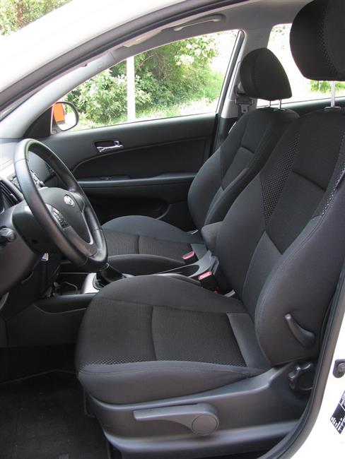 Rodinné české kombi s benzínovým motorem 1,6 to je Hyundai i30 CW