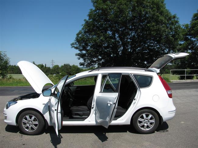 Rodinné české kombi s benzínovým motorem 1,6 to je Hyundai i30 CW