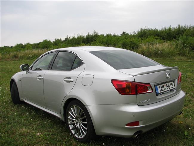 Test nejmenšího Lexusu - IS 250 se šestiválcem a 6-ti stupňovým automatem