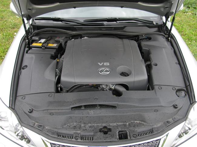 Test nejmenšího Lexusu - IS 250 se šestiválcem a 6-ti stupňovým automatem