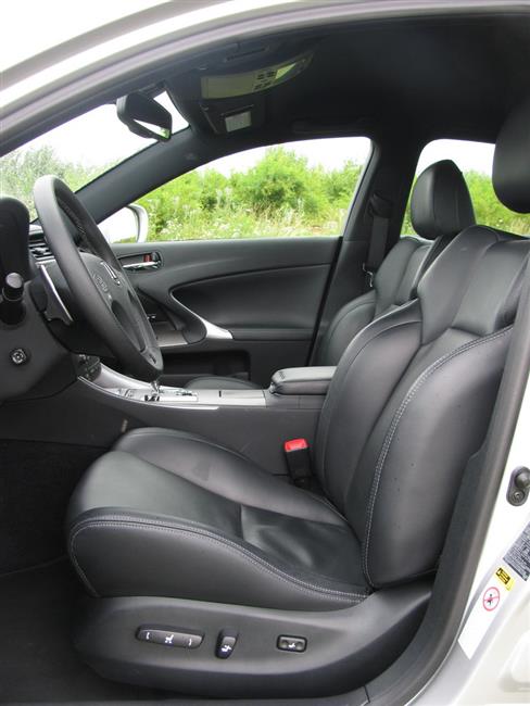 Test nejmenšího Lexusu - IS 250 se šestiválcem a 6-ti stupňovým automatem