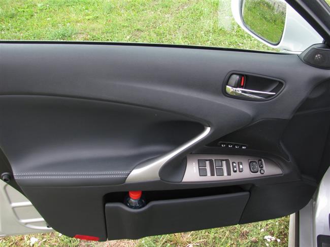 Test nejmenšího Lexusu - IS 250 se šestiválcem a 6-ti stupňovým automatem