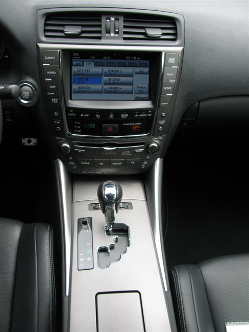 Test nejmenšího Lexusu - IS 250 se šestiválcem a 6-ti stupňovým automatem
