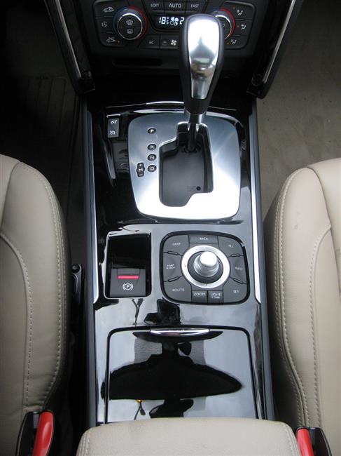 Luxusn sedan - Renault Latitude 3,0 dCI automat
