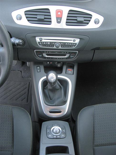 Test zakladatele středních MPV - Renault Scenic s turbomotorem 1,4 TCE