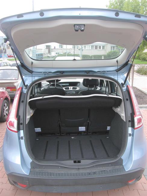 Test zakladatele středních MPV - Renault Scenic s turbomotorem 1,4 TCE