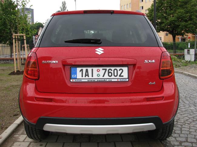 Test modernizovan Suzuki SX4 ve verzi 4x4 s benzinovm motorem.