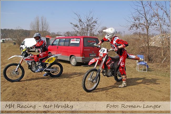 Testovn motork MH racing u Hruek u Beclavi, bezen 2010, foto  Roman Langer