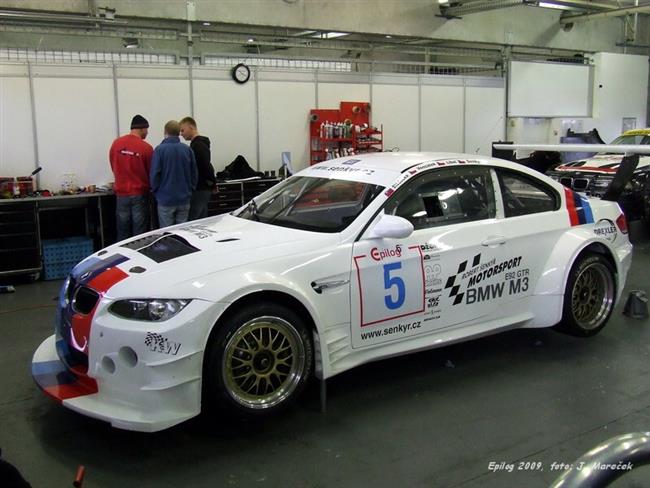 enk Motorsport na vkendov Jarn cen Brna se tymi vozy, vetn BMW M3 E92 GTR