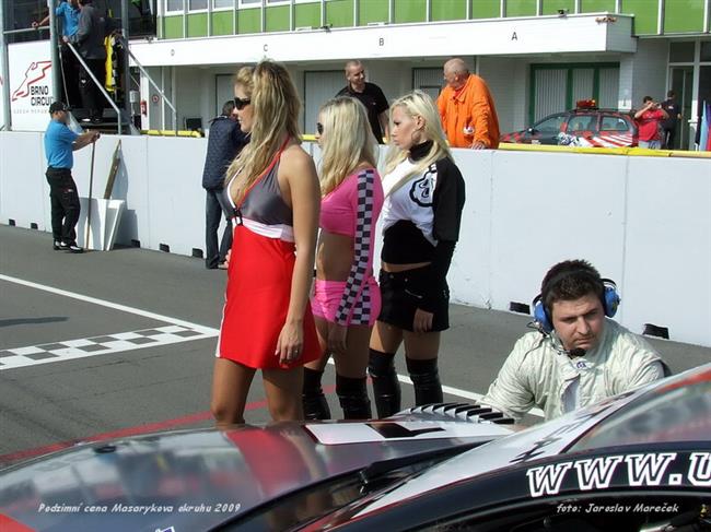 PCMO 2009 :  tříhodinová bitva se s Ferrari 360 posádce  Dolák, Vacík, Baran celkem povedla.