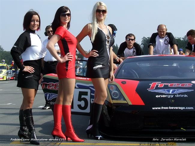 PCMO 2009 :  tříhodinová bitva se s Ferrari 360 posádce  Dolák, Vacík, Baran celkem povedla.
