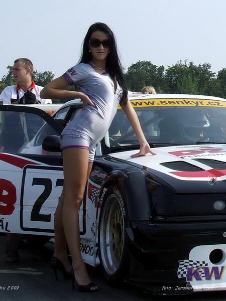 PCMO 2009 :  tříhodinová bitva se s Ferrari 360 posádce  Dolák, Vacík, Baran celkem povedla.