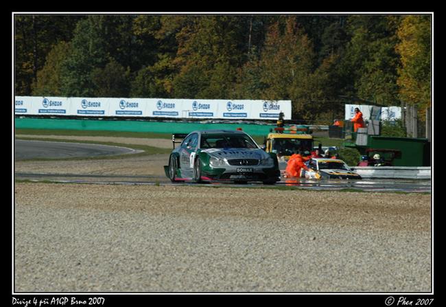 AUDI  DTM v Brn v seven  Mercedes DTM.  Stbro ze zvodu D4