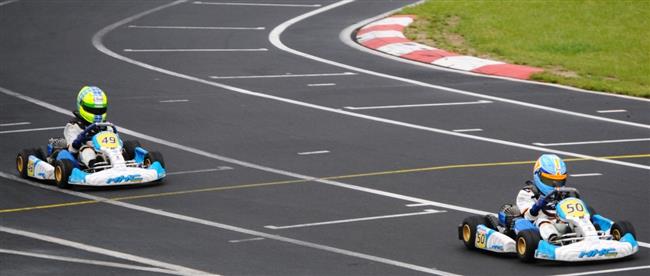 Jezdci mosteckého motokárového HKC vezou z Chebu týmový double