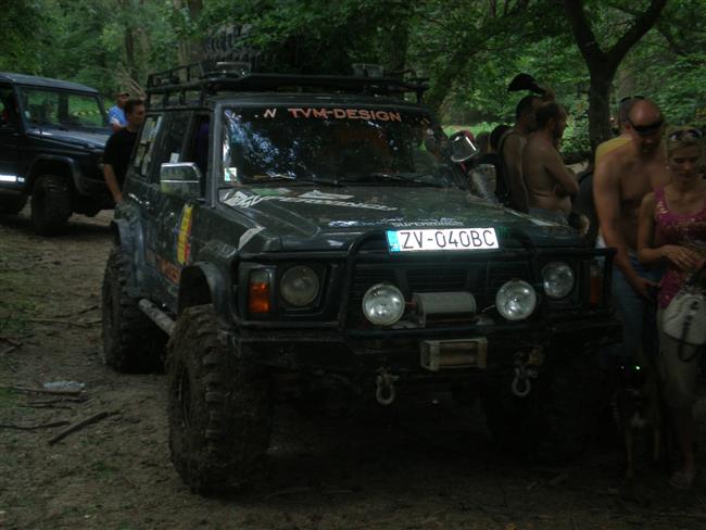 Sraz  4x4 ve slovensk obci Komoa u Novch Zmk