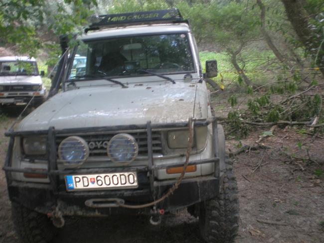 Sraz  4x4 ve slovensk obci Komoa u Novch Zmk