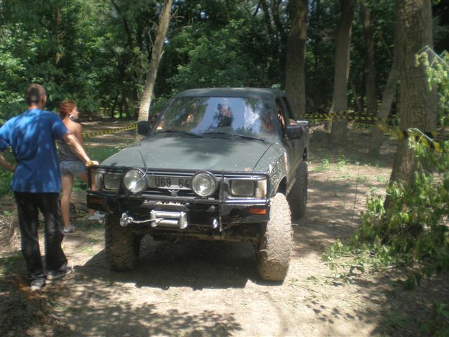 Sraz  4x4 ve slovensk obci Komoa u Novch Zmk