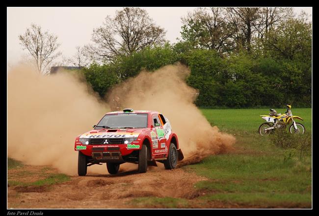 Rally Tunesia 2008 - Tomeek i po ptm dnu v ele mezi  kaminy !!