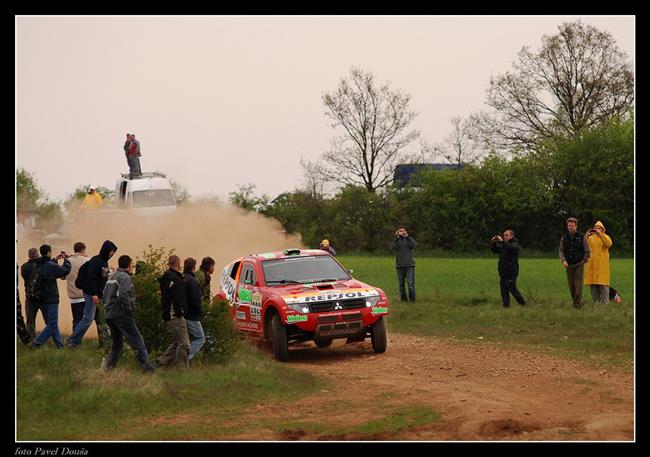 Baja Portalegre - den prvn . Na startu se premirov objev i Mitsubishi Racing Lancer