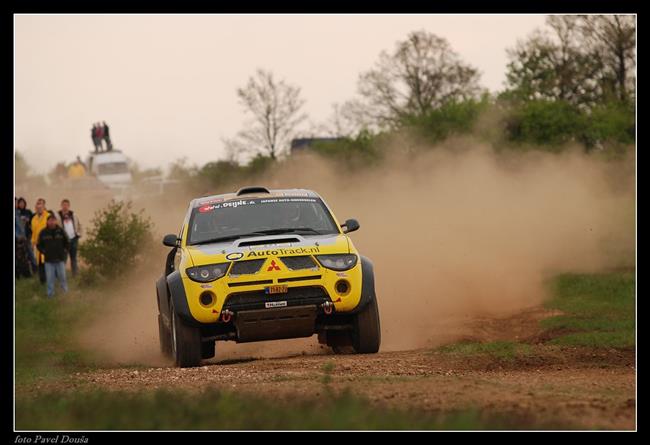 Baja Portalegre - den prvn . Na startu se premirov objev i Mitsubishi Racing Lancer