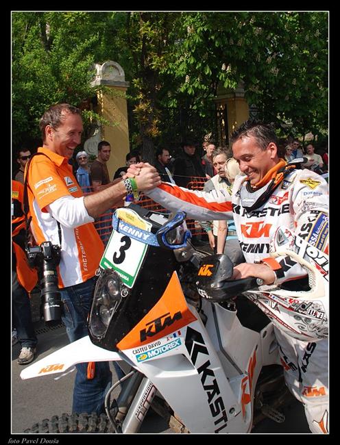 Dakar 2009 m i sv odprce. pravy trasy kvli protestm archeolog a ekolog.