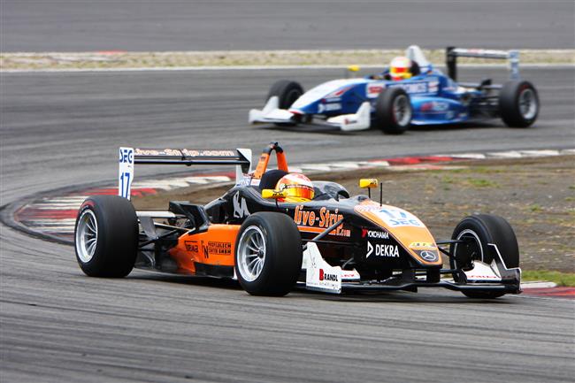 Formule 3 na Nrburgringu objektivem Pavla Pustjovskho