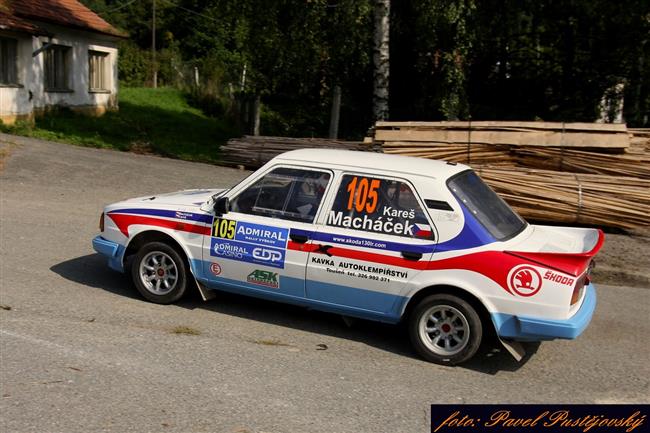 Jaroslav Melichrek a Richard Lasevi opt s Lancerem WRC, ale od anglickho tmu