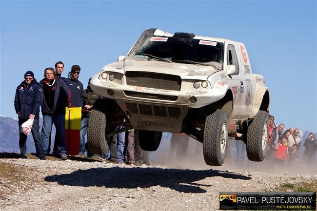 30. ronk OiLibya Rallye de Tunisie 2011 komplikuje psen boue nad Saharou
