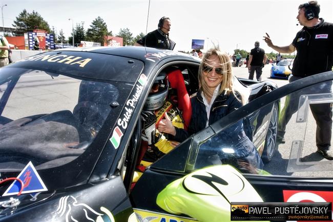 Ferrari a gétečka na brněnském okruhu při Superstars pohledem Pavla Pustějovského
