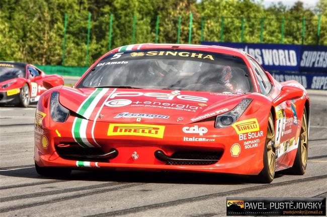 Ferrari a gétečka na brněnském okruhu při Superstars pohledem Pavla Pustějovského
