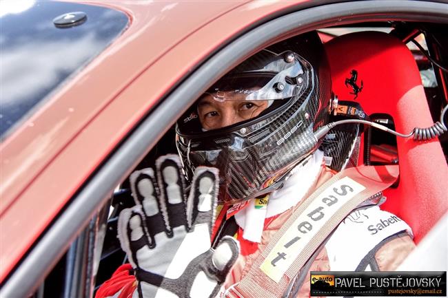 Ferrari a gétečka na brněnském okruhu při Superstars pohledem Pavla Pustějovského