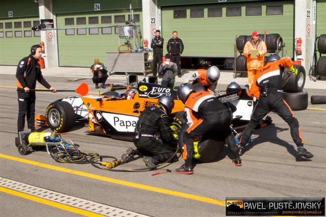 GP2,Porsche cup a Clio cup na brnnskm autodromu,objektivem Pavla Pustjovskho