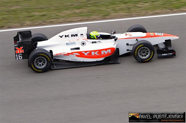 GP2,Porsche cup a Clio cup na brněnském autodromu,objektivem Pavla Pustějovského