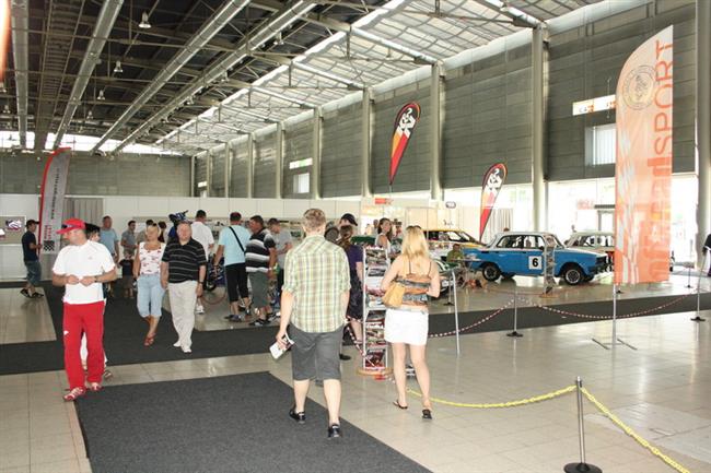 Expozice zvodnch specil pod kdly MotorMIXu na veletrhu Autosalon 2011 v Brn - atmosfra