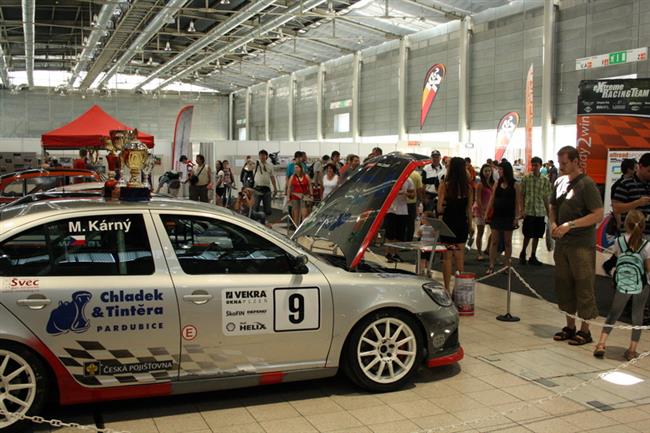 Expozice zvodnch specil pod kdly MotorMIXu na veletrhu Autosalon Brno 2011 - atmosfra