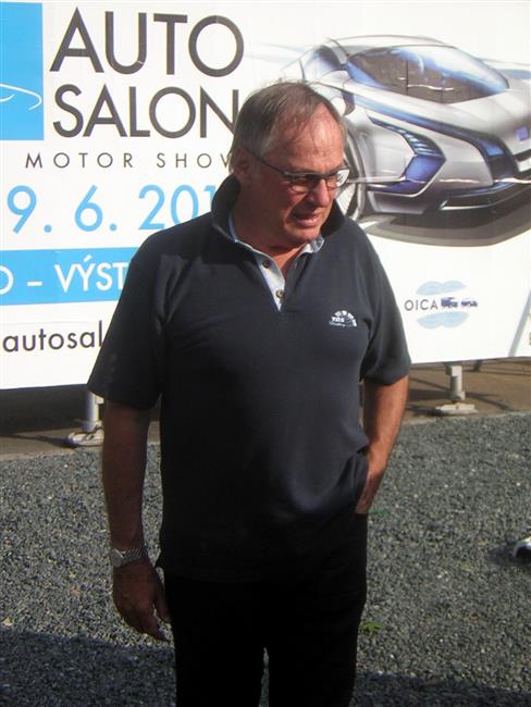 Dvojnsobn vtz Dakaru Jean Louis Schlesser na Autosalonu 2011 v Brn 2