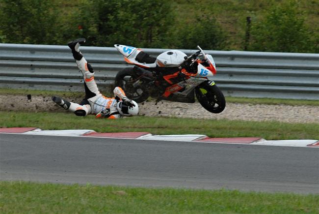 CRASH Viktor DUEK Alpe Adria Most 2011 foto Lubo NOVOSD