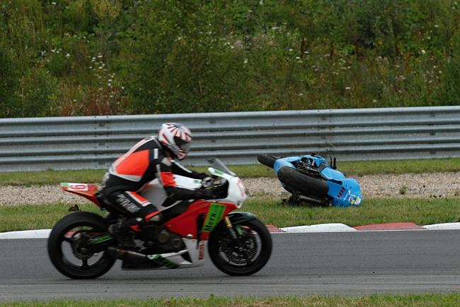 CRASH moto MIX Alpe Adria Most 2011 foto Luboš Novosád