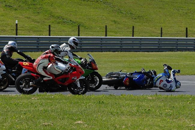 CRASH moto MIX Alpe Adria Most 2011 foto Luboš Novosád