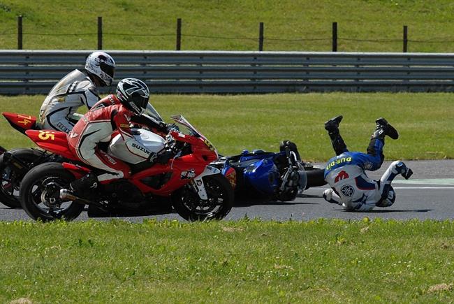 CRASH moto MIX Alpe Adria Most 2011 foto Luboš Novosád