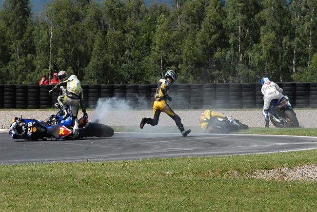 CRASH moto MIX Alpe Adria Most 2011 foto Luboš Novosád