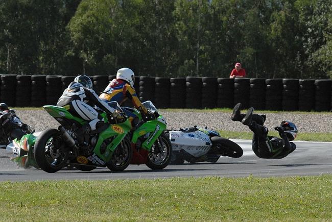 CRASH moto MIX Alpe Adria Most 2011 foto Luboš Novosád
