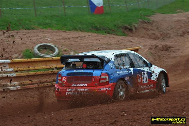 Finálový závod MČR v autokrossu 2011 v Nové Pace objektivem Boba Hlávky