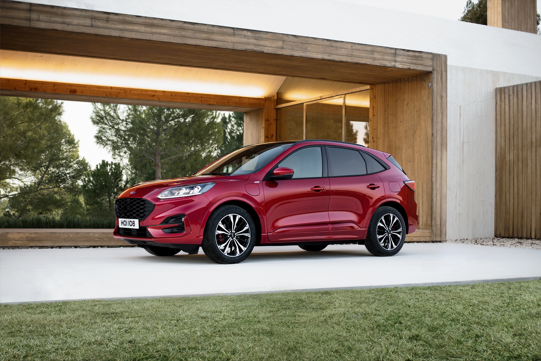 2019_FORD_KUGA_34FRONT.jpg