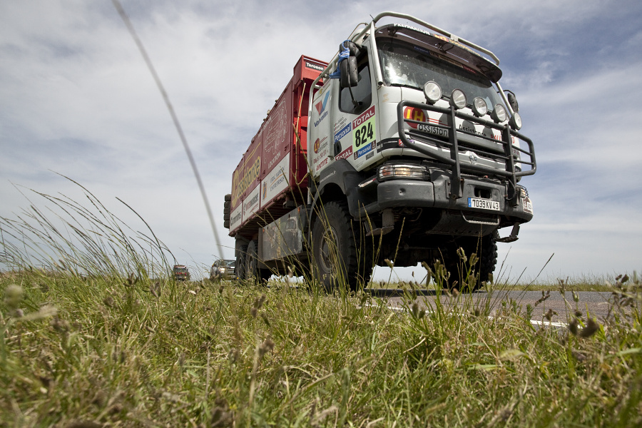 16_1trucktrava.jpg