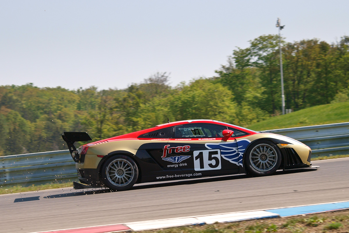 p4252630lambo.jpg