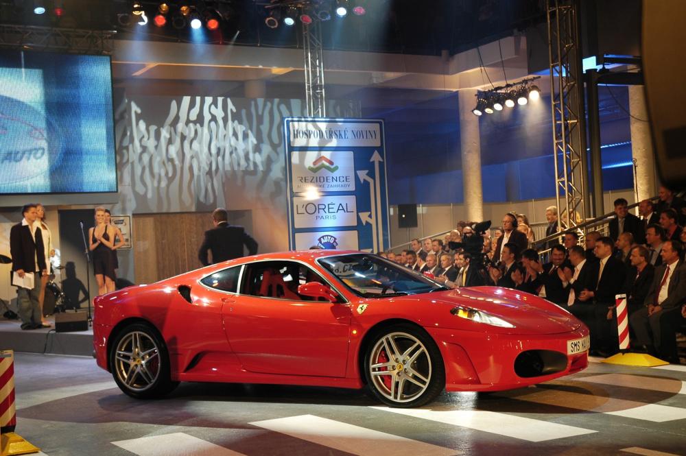 1Autosalon_ferrar.jpg