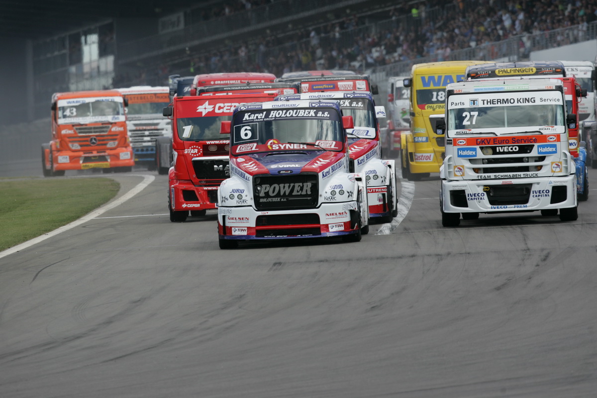 110710_nurburgring_cup1_07_start.jpg