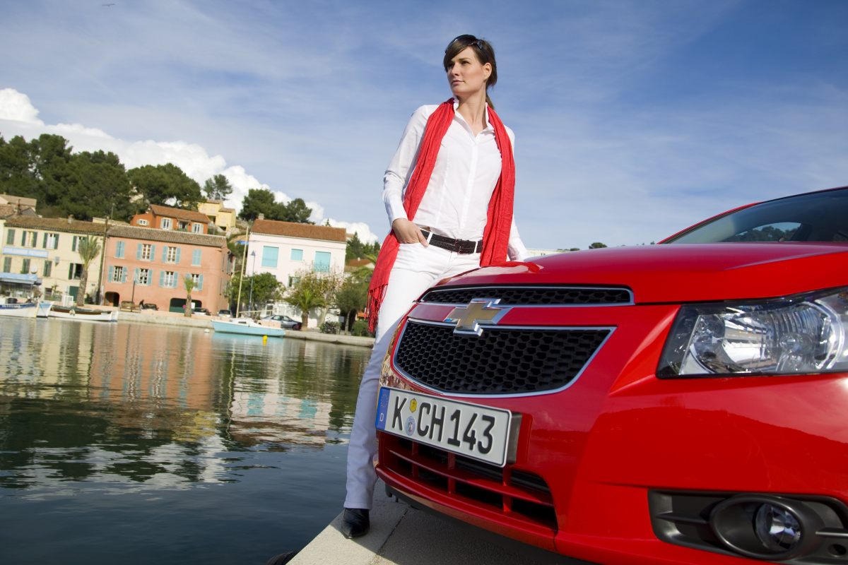 cruze_static_36.jpg